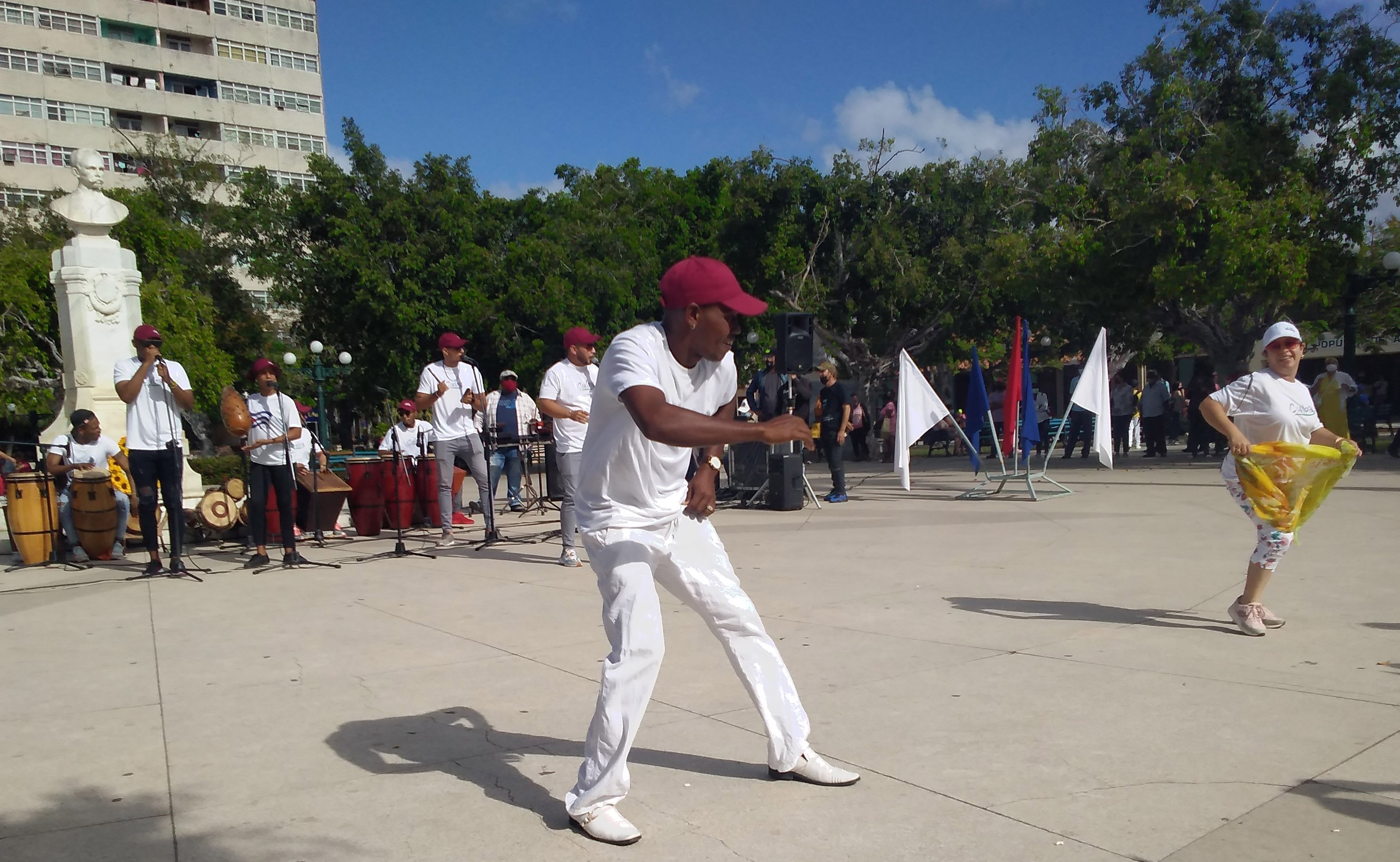 Presentación de Rumbavila fusión en el Parque Martí por la Semana de la Cultura