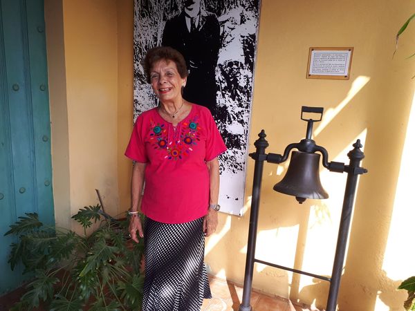 Distinguen a reconocida profesora de Cuba Francisca López Civeira